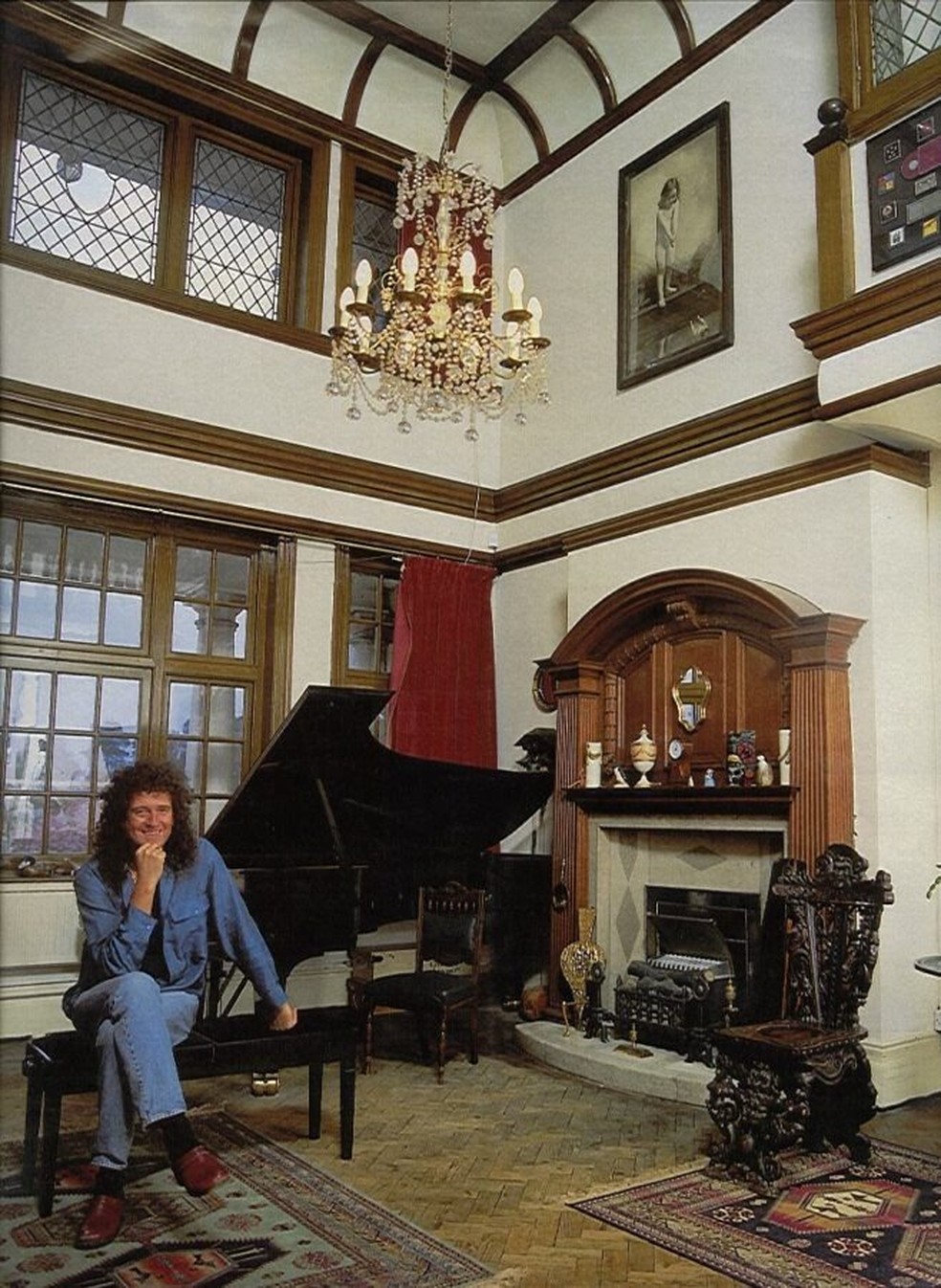 Brian May tem casa na Inglaterra — Foto: Reprodução/X