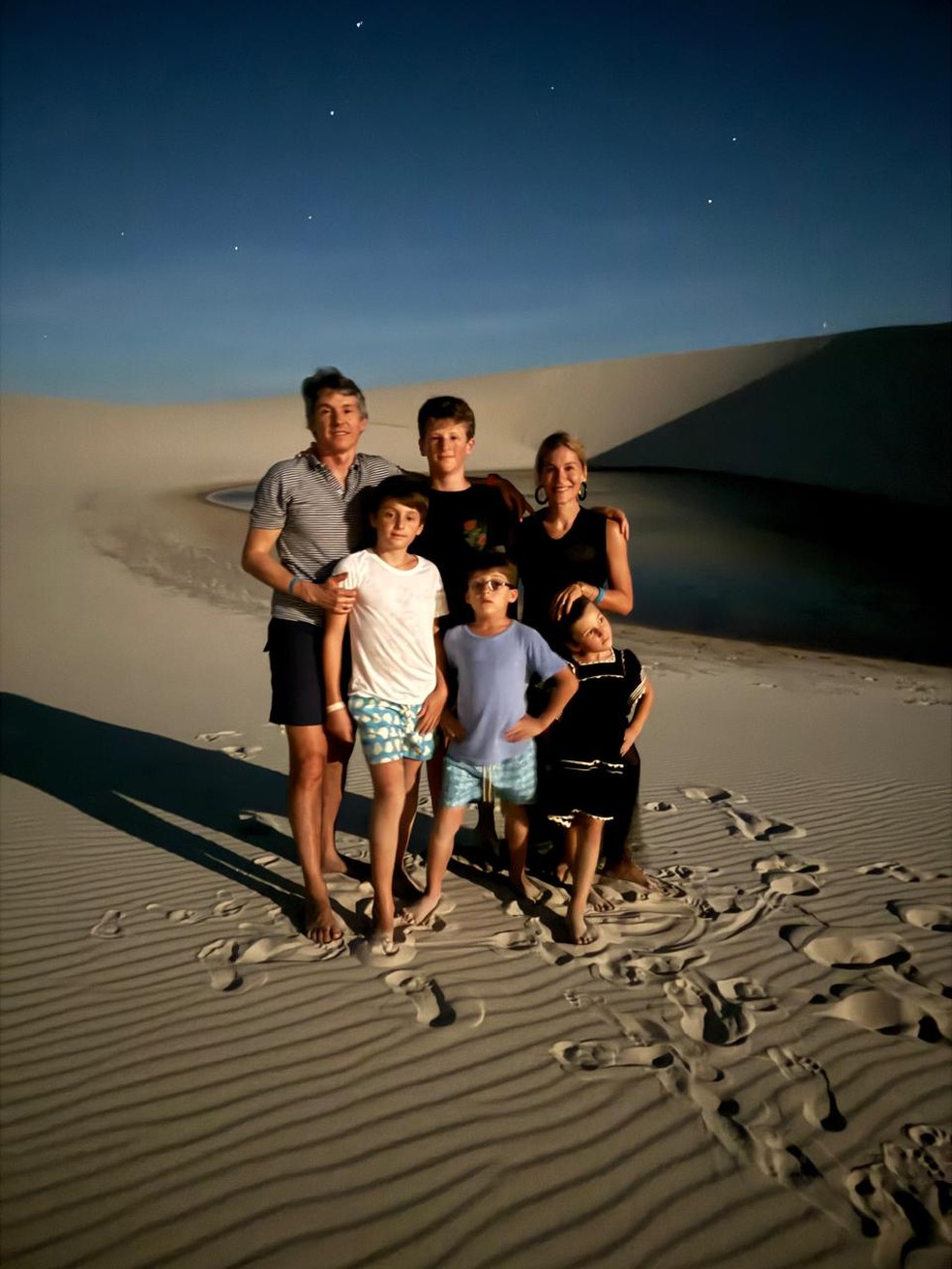 Renata Merquior com a família nos Lençois Maranhenses — Foto: Acervo Pessoal