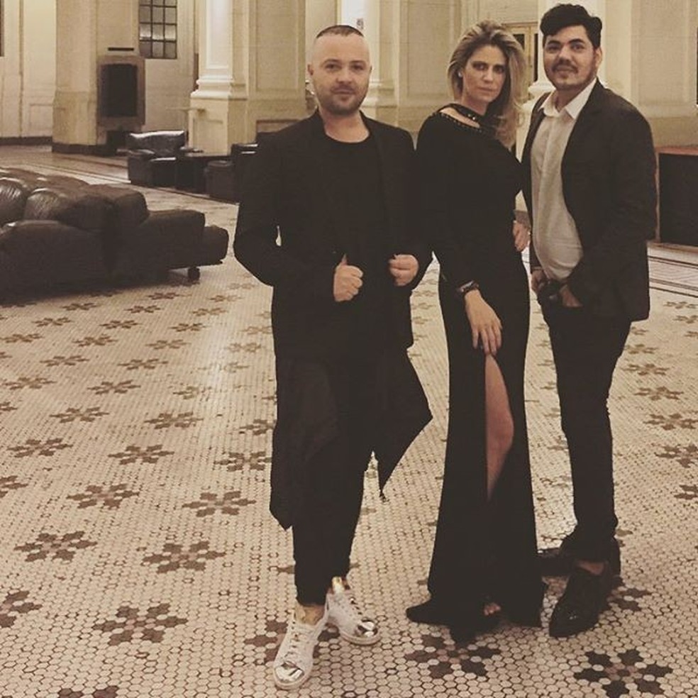 Didi com a dupla Juliano e Zuel, que fez o styling de seu look para a noite (Foto: Reprodução/Instagram) — Foto: Vogue