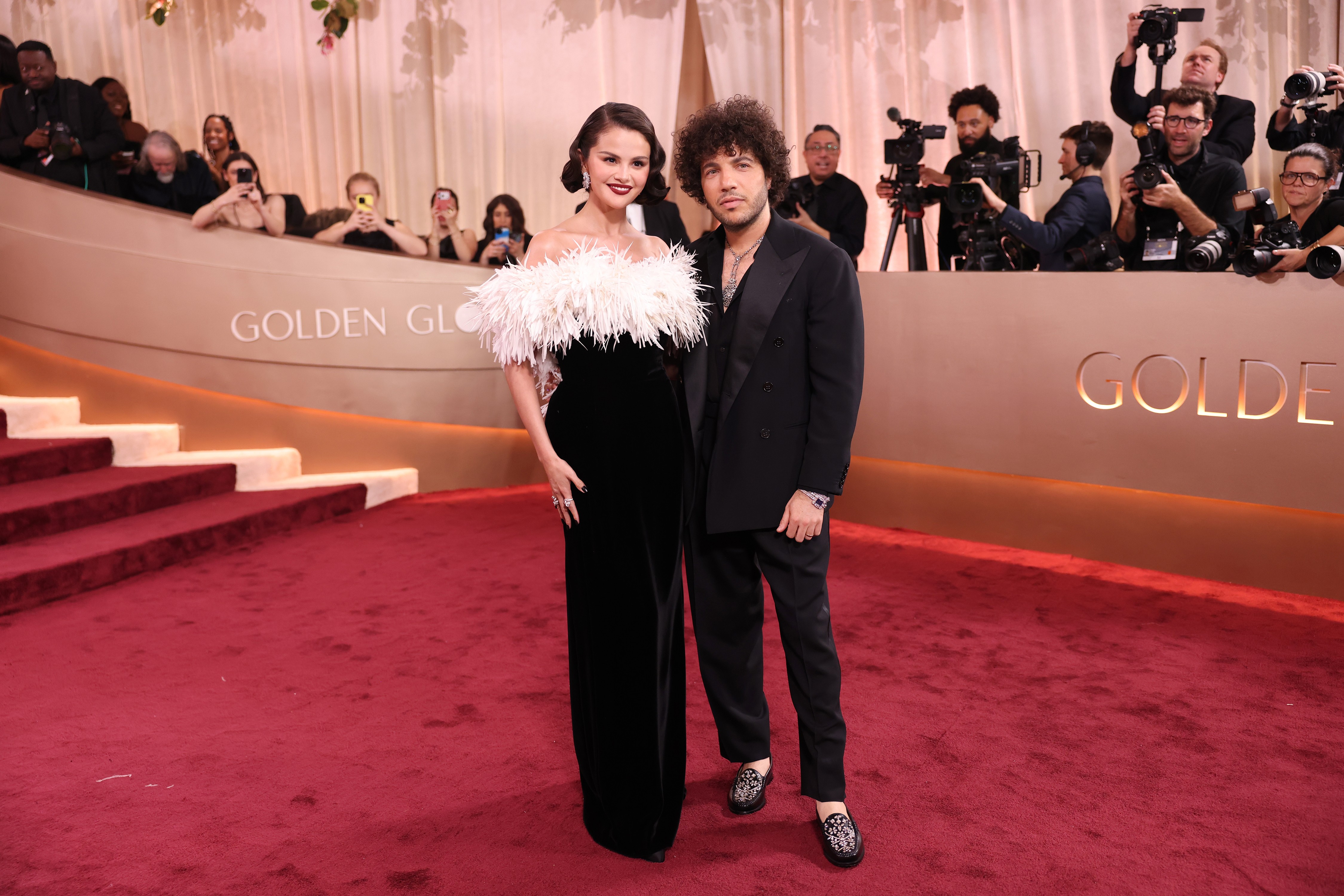 Capa fotográfica da fonte da Forma Livre: Selena Gomez e Benny Blanco revelam tradição inusitada para o primeiro aniversário de casamento