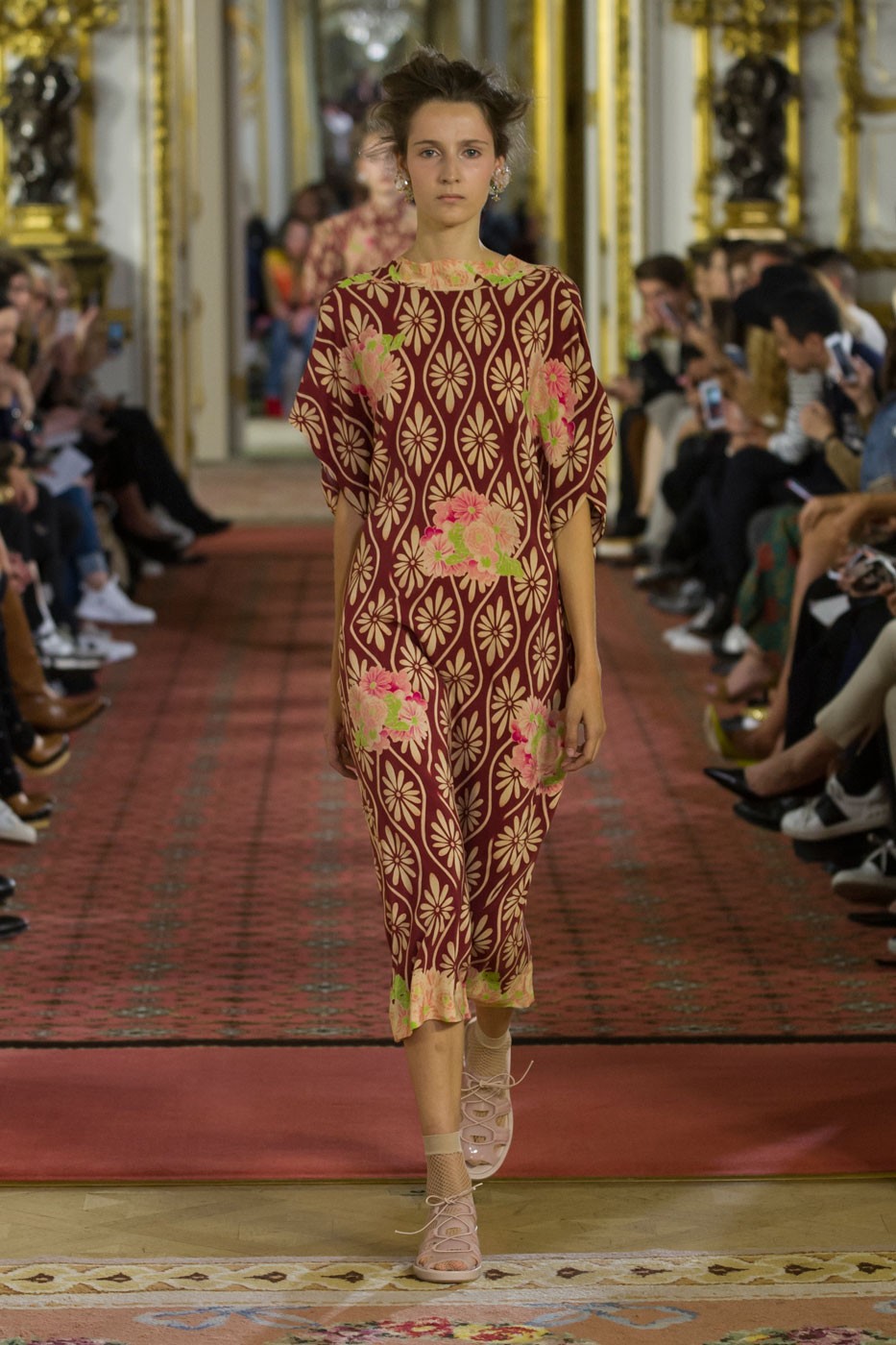 O verão ultrafeminino de Simone Rocha
