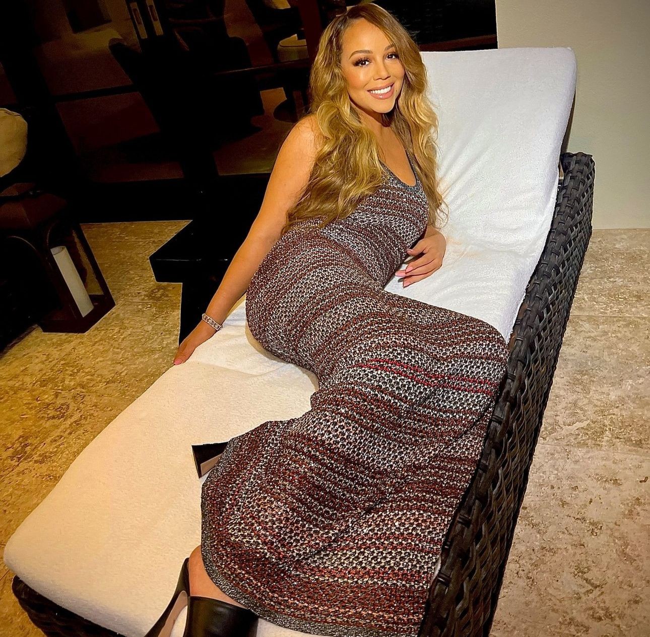 Mariah Carey esbanja beleza em novos cliques