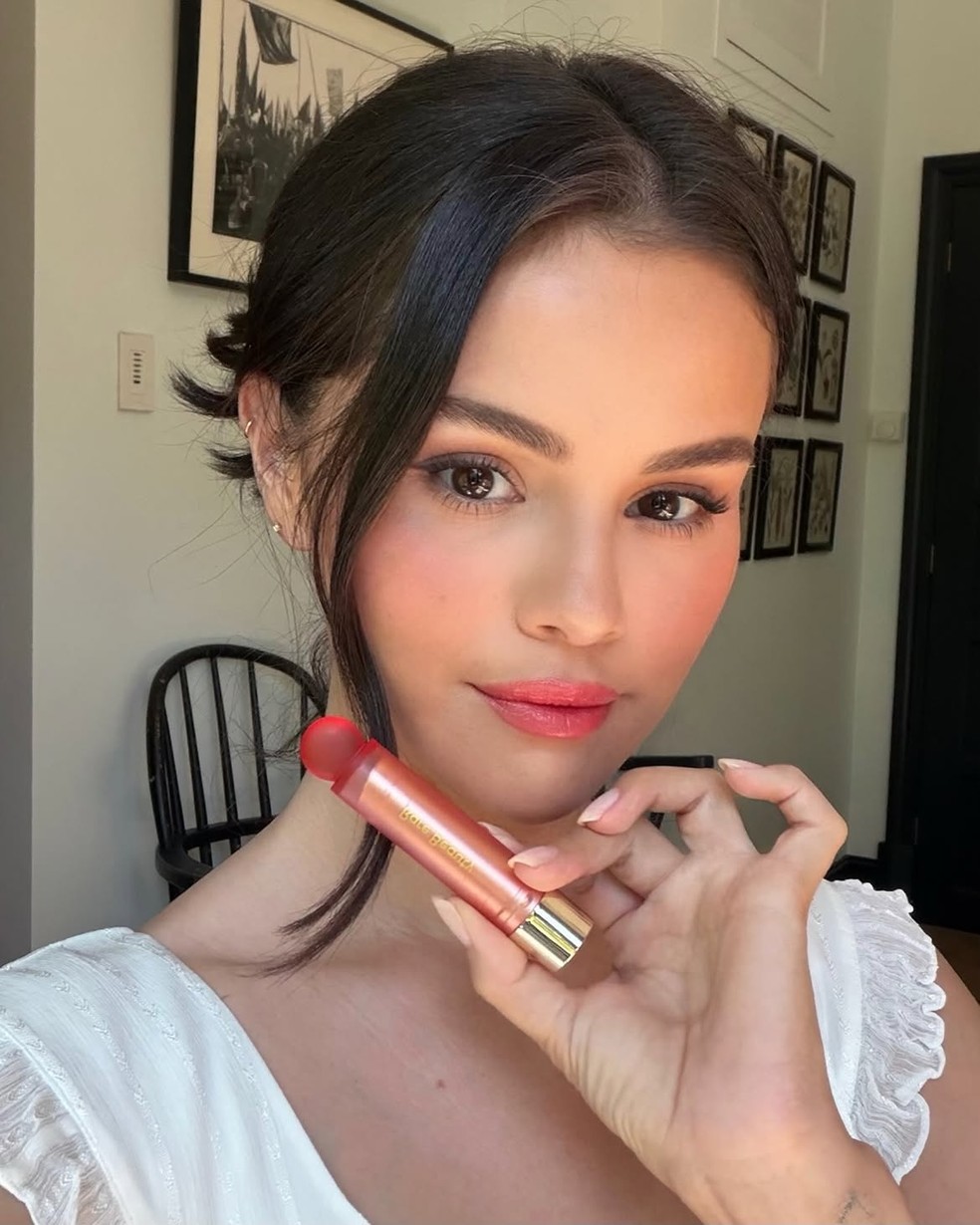 Soft Pinch Lip Oil Stick na cor Wish, Rare Beauty — Foto: Reprodução/Instagram