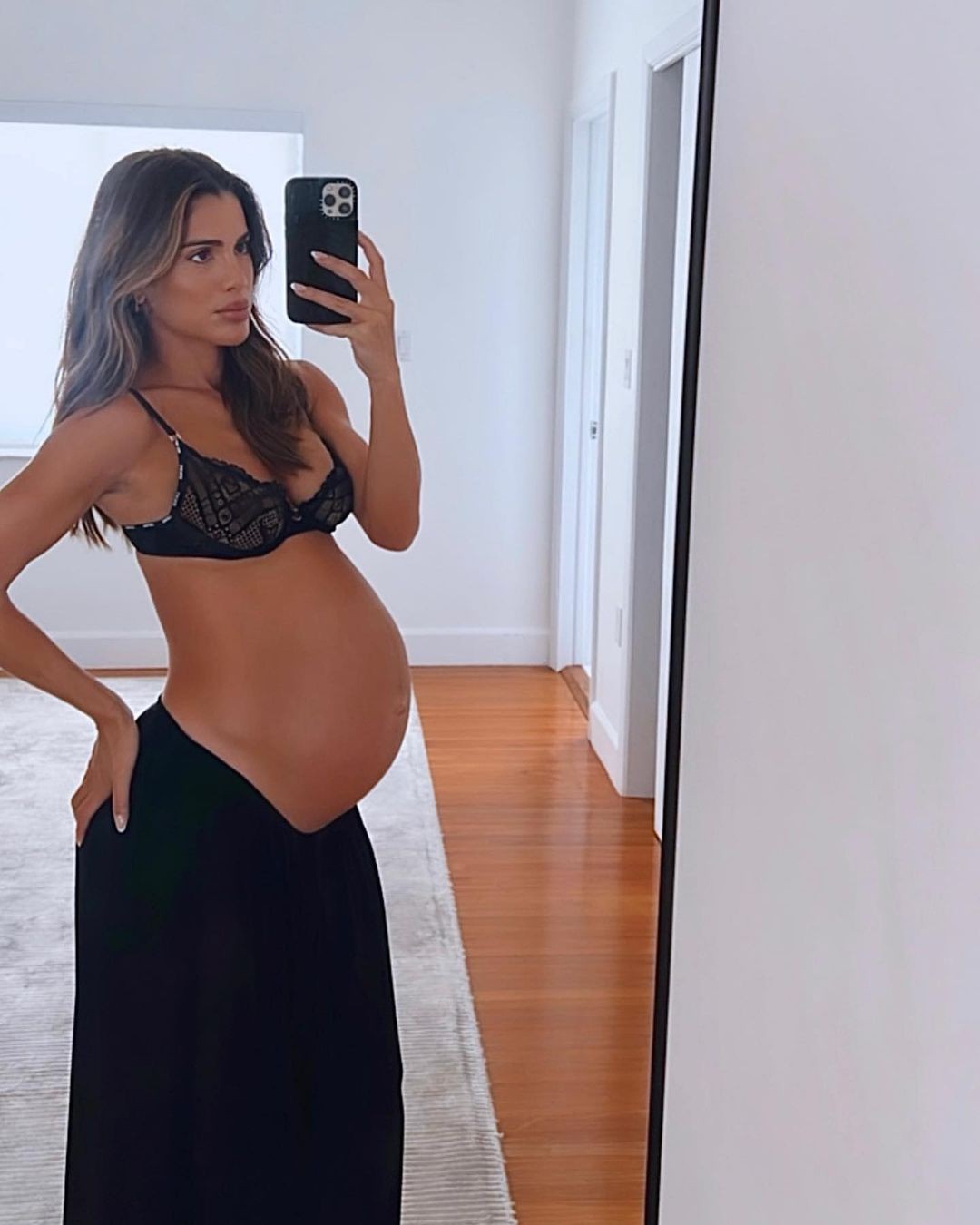Camila Coelho - A influenciadora anunciou em abril que estava esperando um filho com o marido Icaro Brenner. O bebê chamado Kai Coelho nasceu no dia 7 de agosto. 