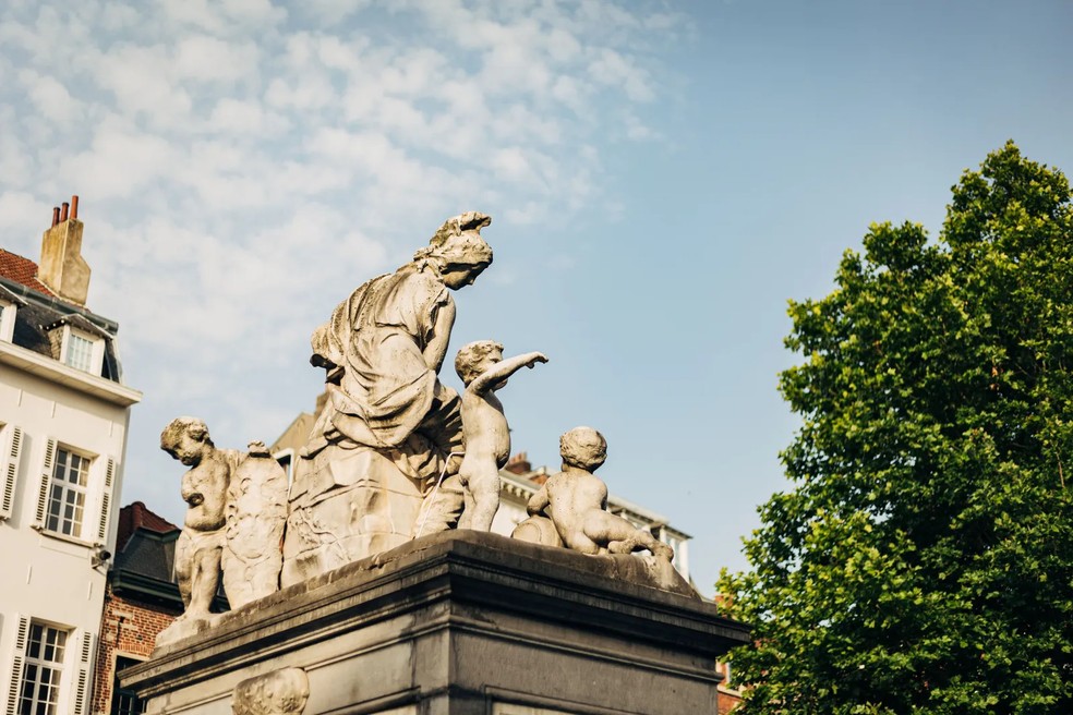 Uma estátua na Praça Grand Sablon — Foto: Getty Images