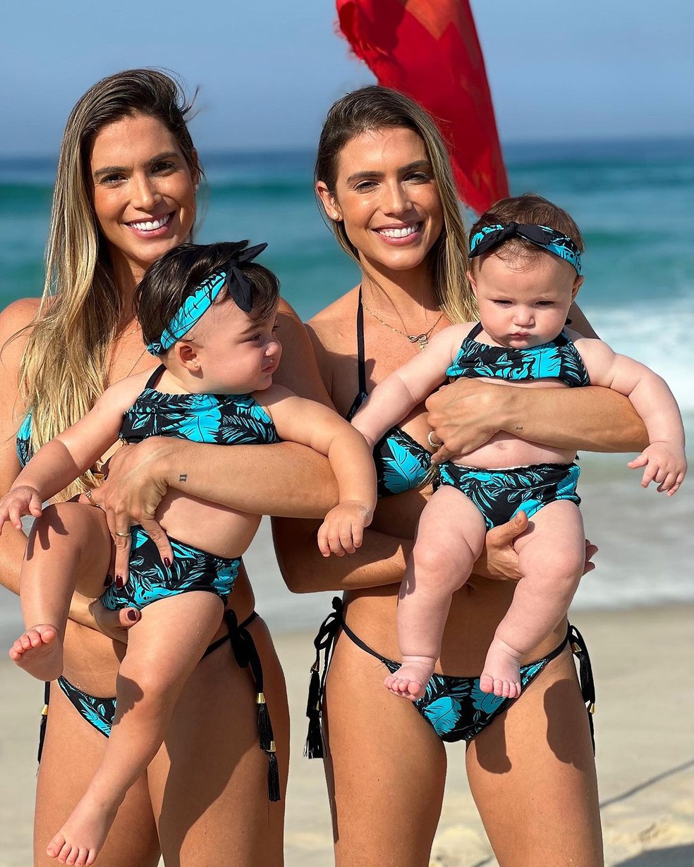 Bia e Bianca Feres encantam seguidores com clique com filhas em praia
