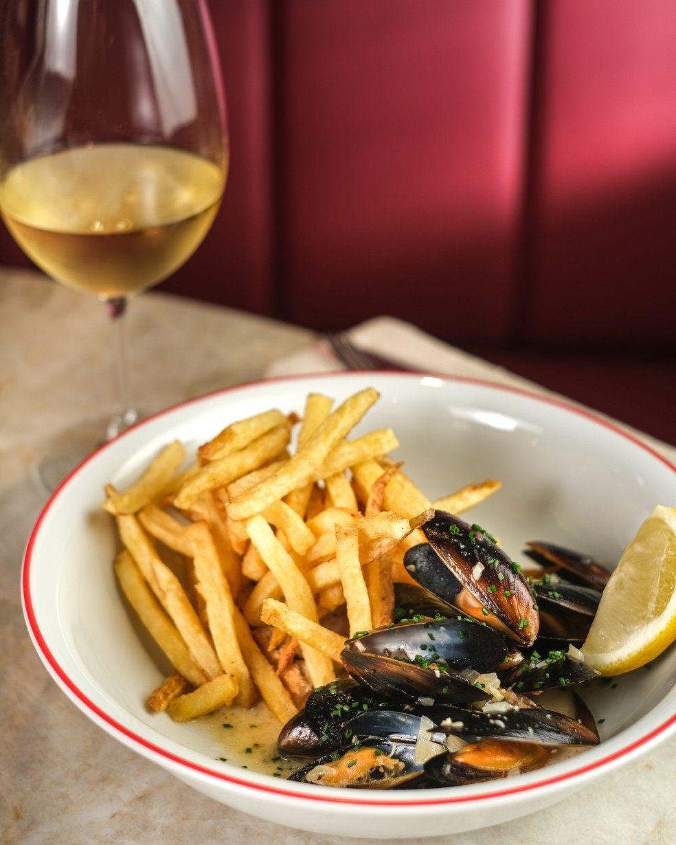Moules Frites Poulette é uma boa pedida no Balcão Margot — Foto: GUIGA LESSA/ Divulgação