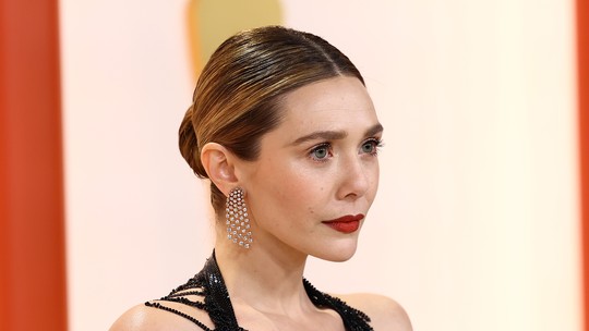 Elizabeth Olsen aconselha atores a não assinar contrato para vários filmes com a Marvel