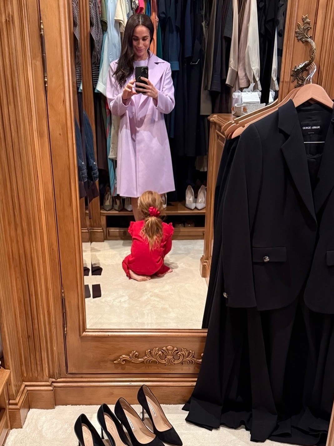 Meghan Markle posta foto no closet com 
