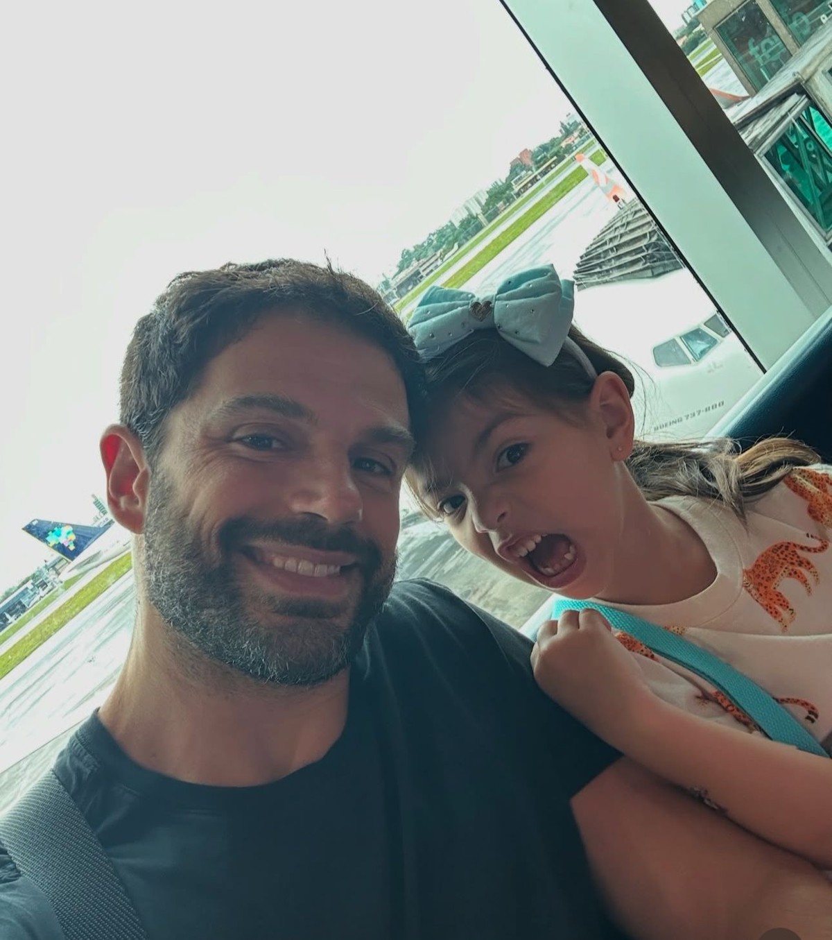 Duda Nagle leva a filha, Zoe, para passar férias no Rio de Janeiro