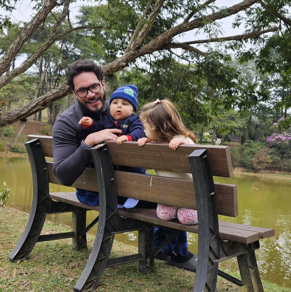 Eliezer exibe cliques ao lado de Lua e Ravi — Foto: Reprodução/Instagram