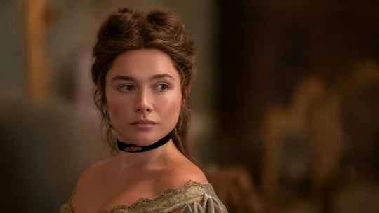 A história por trás dos requintados figurinos de época de Florence Pugh em A Leste do Éden