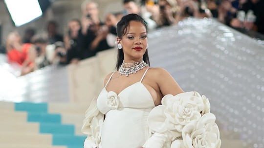 Rihanna explica por que ainda não lançou álbum tão esperado