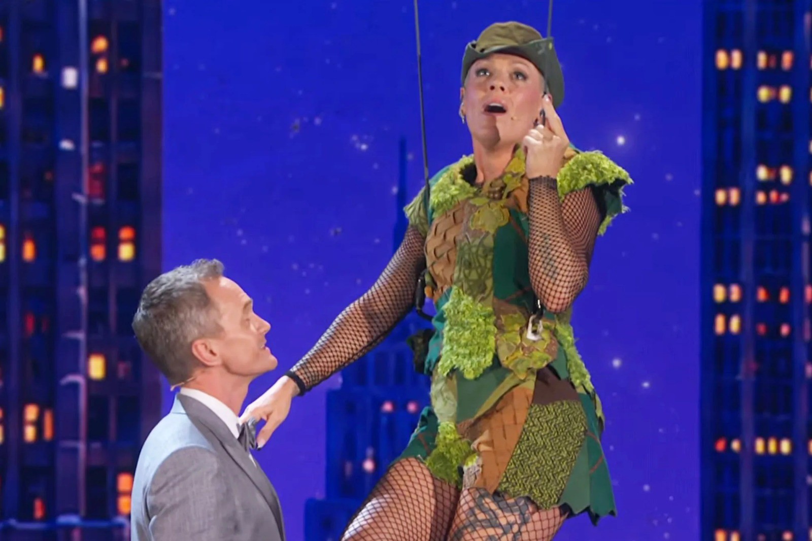 Pink rouba a cena no Tony Awards com abertura grandiosa e de