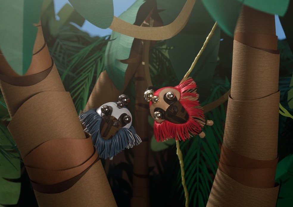Mood tropical fun da o tom dos novos charms de verao 2018 da Fendi Moda Vogue