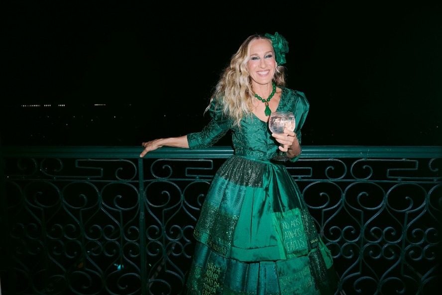 Sarah Jessica Parker participa de Baile de Carnaval no Rio de Janeiro