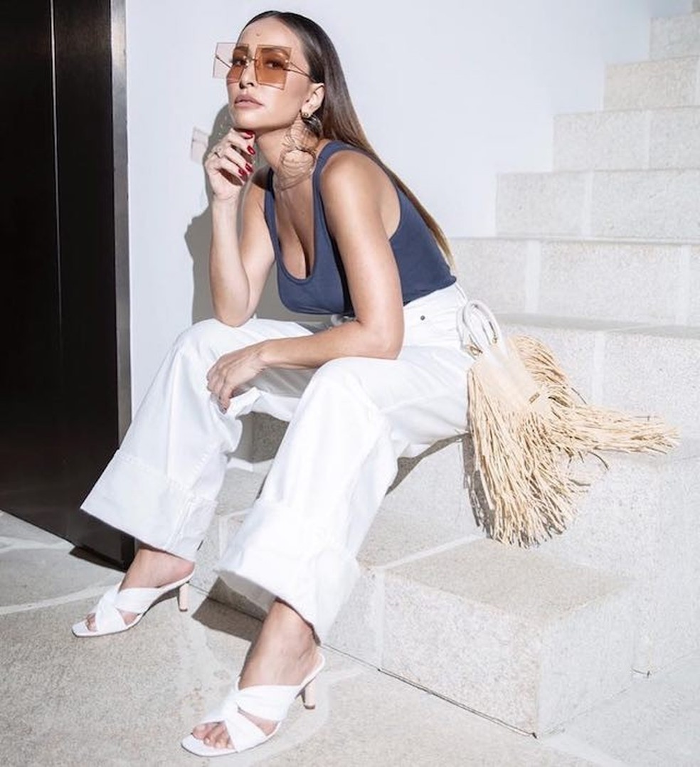 Sabrina Sato usa a nova bolsa de palha da Jacquemus (Foto: Instagram Sabrina Sato/ Reprodução) — Foto: Vogue