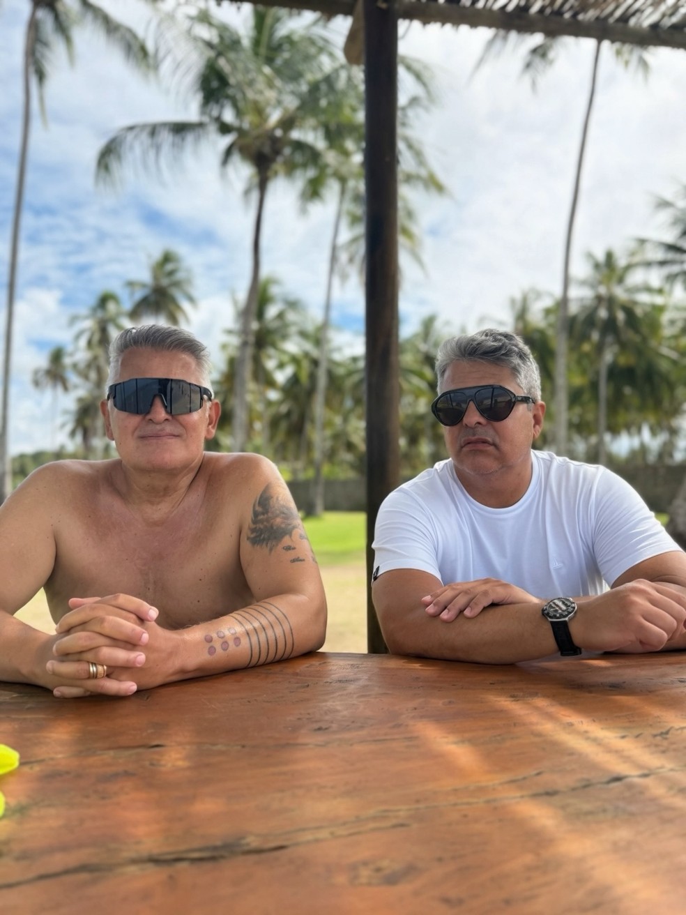 Ao lado de Orlando Morais, Gloria Pires curte passeio no Alagoas — Foto: reprodução/instagram