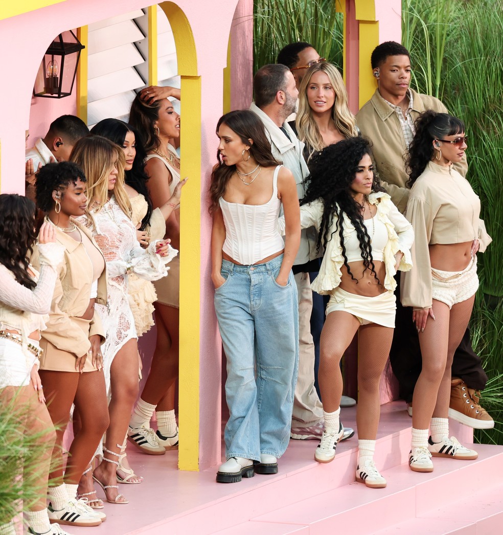 Jessica Alba na performance do Bad Bunny no Super Bowl 2026. — Foto: Getty Images