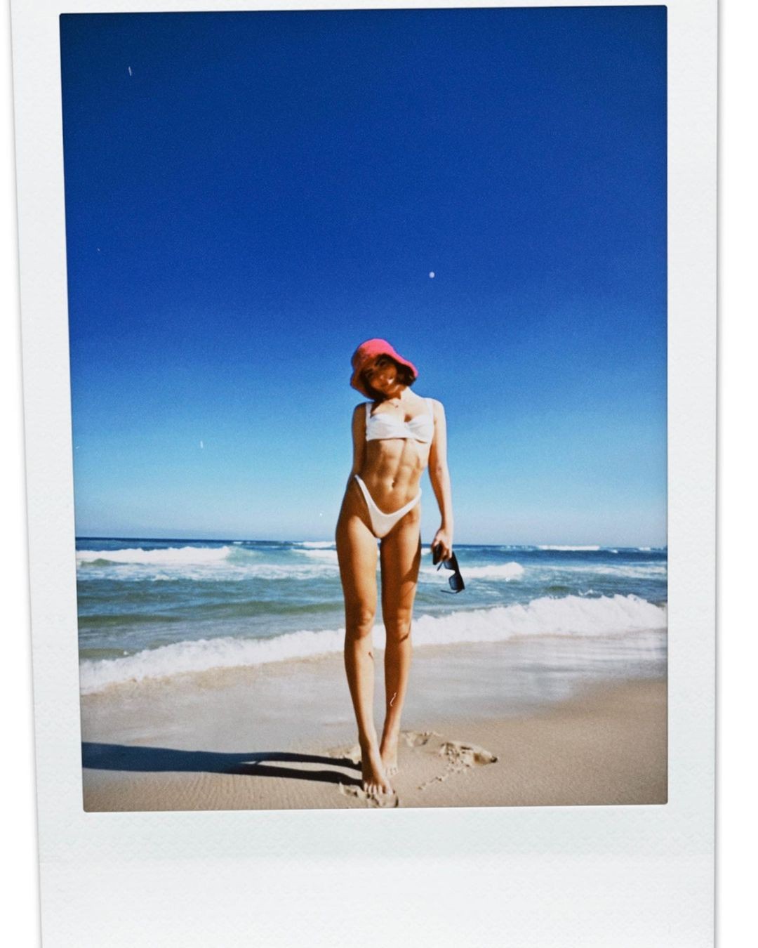 Jade Picon na praia — Foto: Instagram