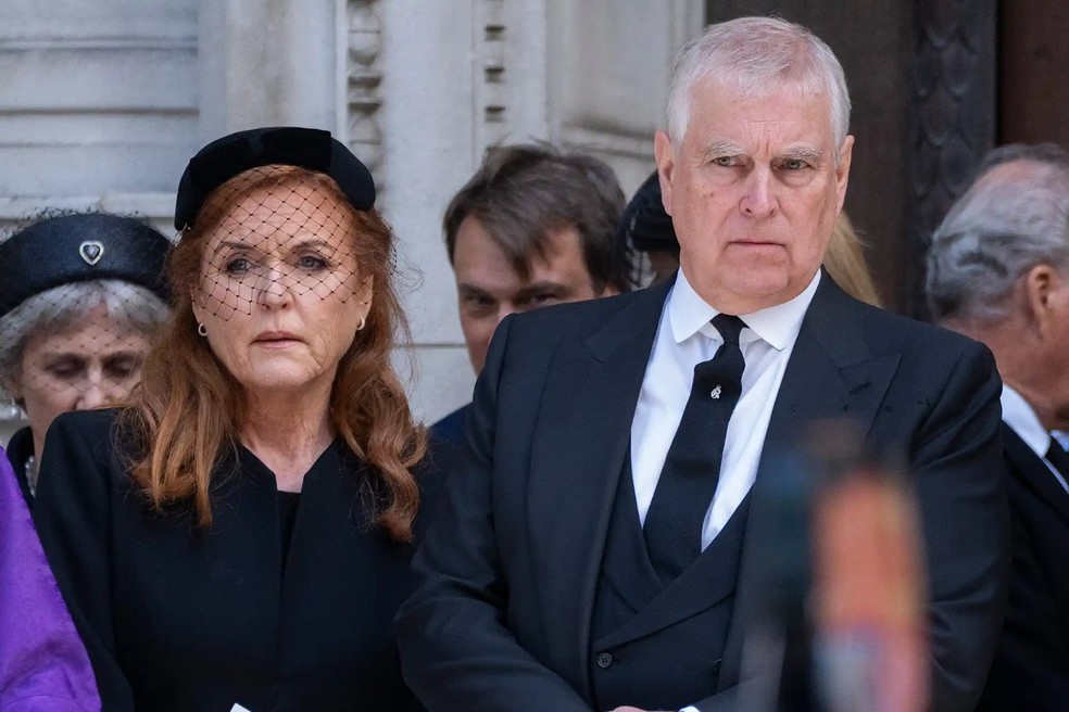 Príncipe Andrew e Sarah Ferguson na Catedral de Westminster, em Londres, em 16 de setembro de 2025 — Foto: GettyImages