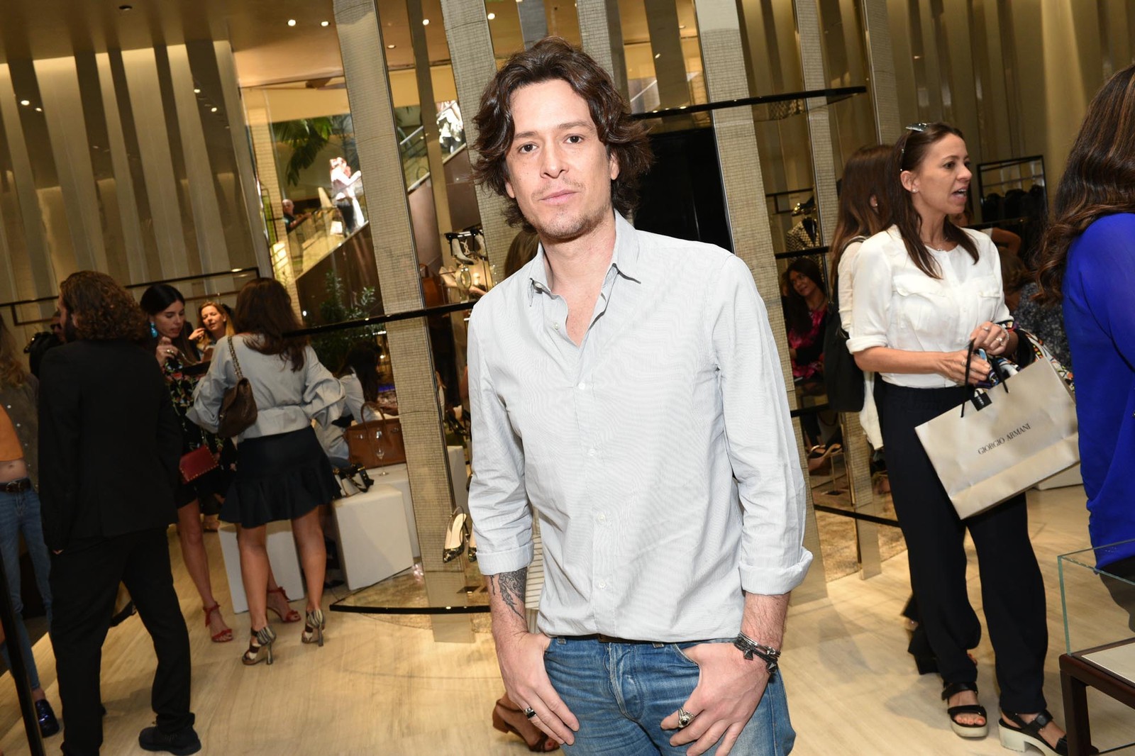 Giorgio Armani celebra chegada da coleção-cápsula New Normal