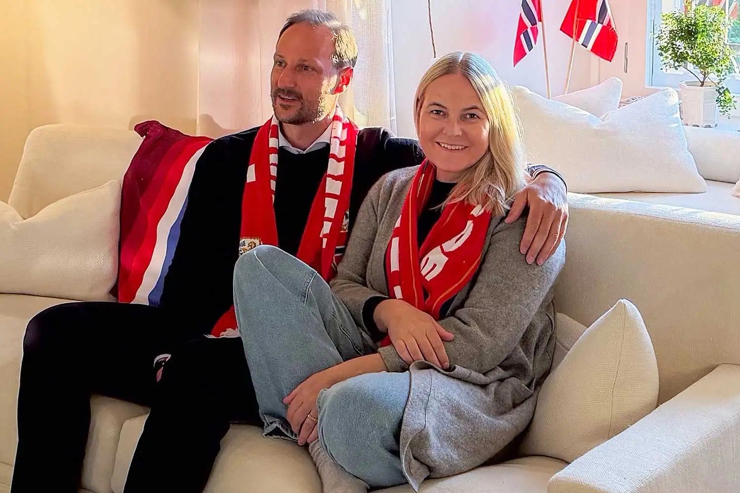 Princesa Mette-Marit reaparece após transplante de pulmão na Noruega