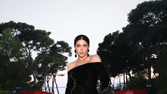 amfAR: Jade Picon brilha no tapete vermelho em Cannes
