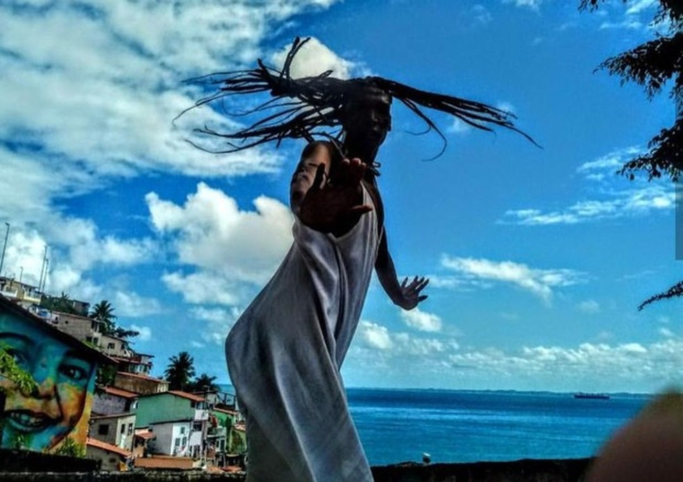 Majur na gravação do clipe de "Africaniei", uma das canções do EP "Colorir" (Foto: Reprodução/Instagram) — Foto: Vogue
