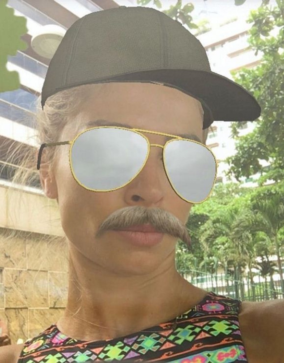Grazi Massafera posta foto com bigode bem-humorado (Foto: Reprodução/ Instagram) — Foto: Vogue
