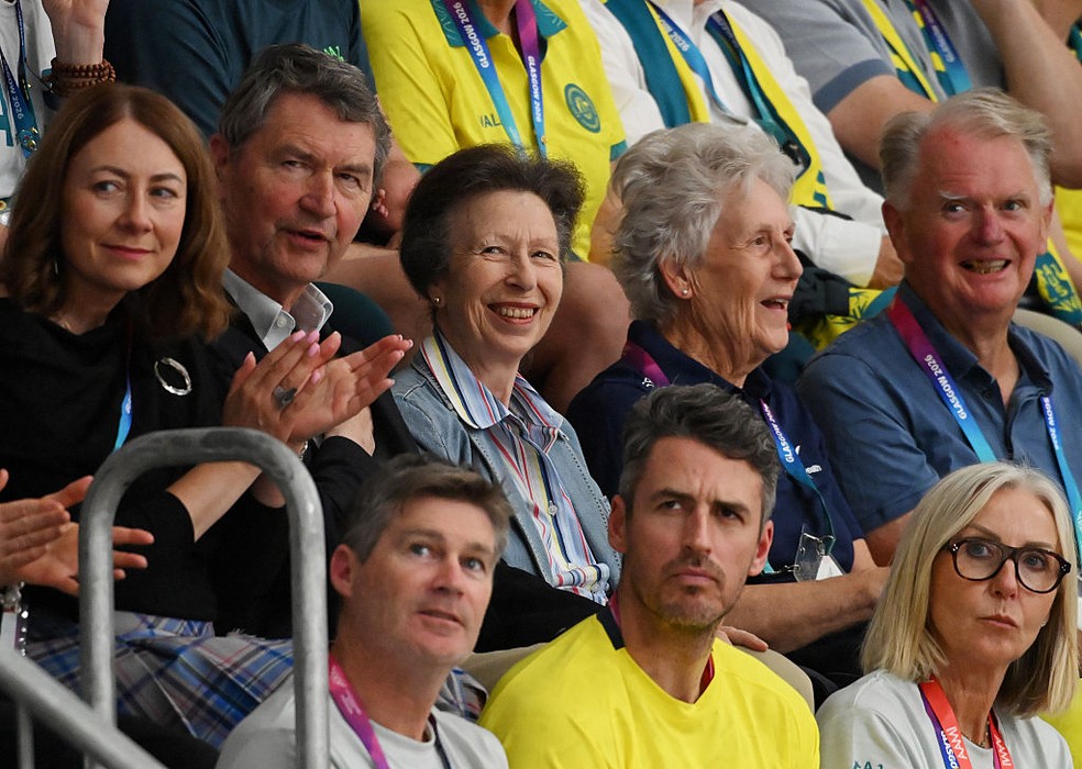 Sir Timothy Laurence e Anne, Princesa Real, assistem à competição de ciclismo de pista durante o sétimo dia dos Jogos da Commonwealth de 2026, na Glasgow International Arena, em 30 de julho de 2026 — Foto: GettyImages