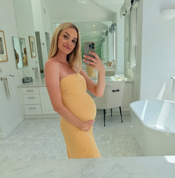 Brianne Howey, de 'Ginny & Georgia', resgata cliques do passado e anuncia segunda gravidez: 
