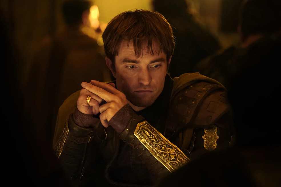 Robert Pattinson como Antinous — Foto: Melinda Sue Gordon/Universal Pictures/ Divulgação
