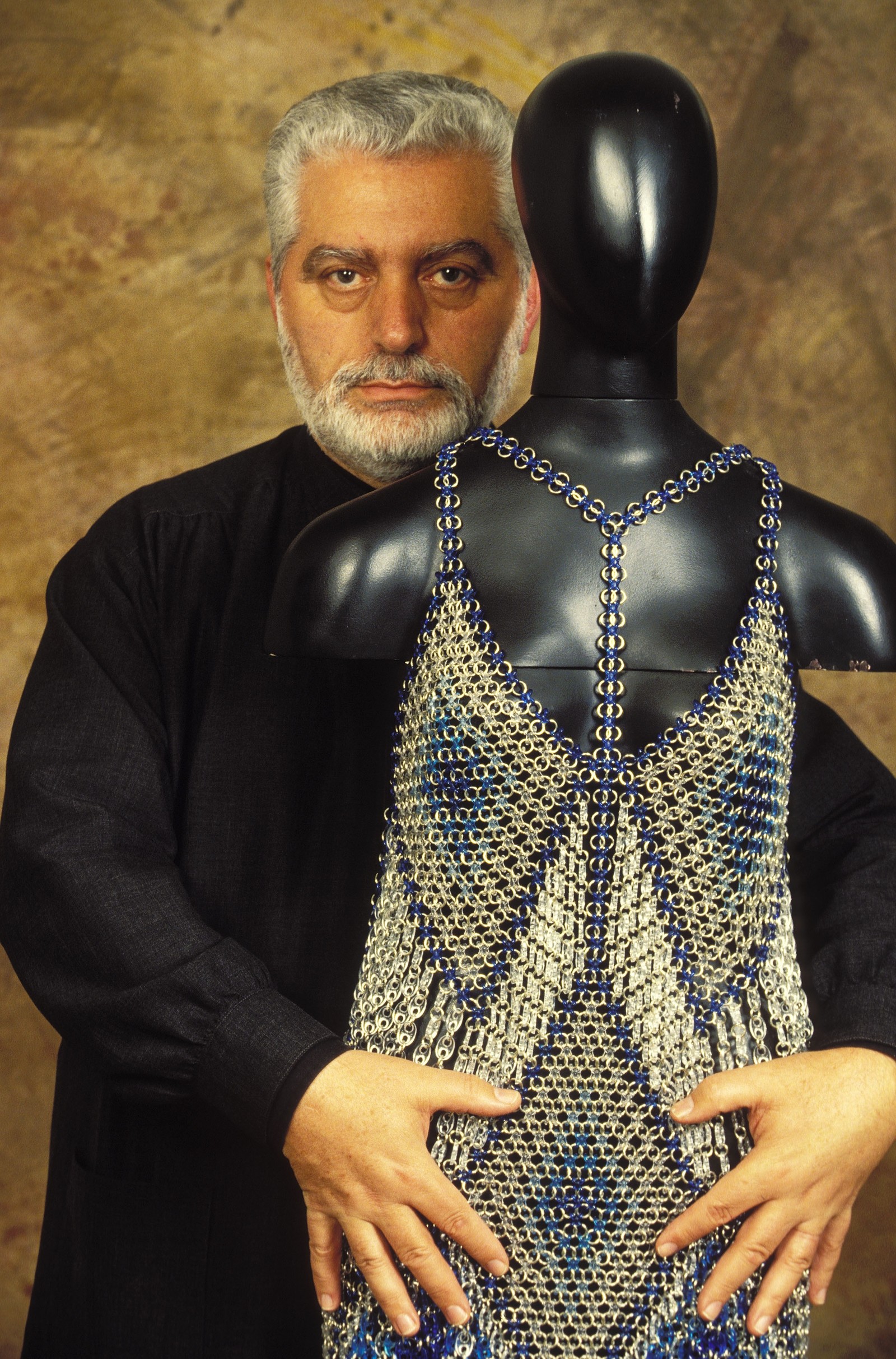 Luto no mundo da moda: Paco Rabanne morre aos 88 anos