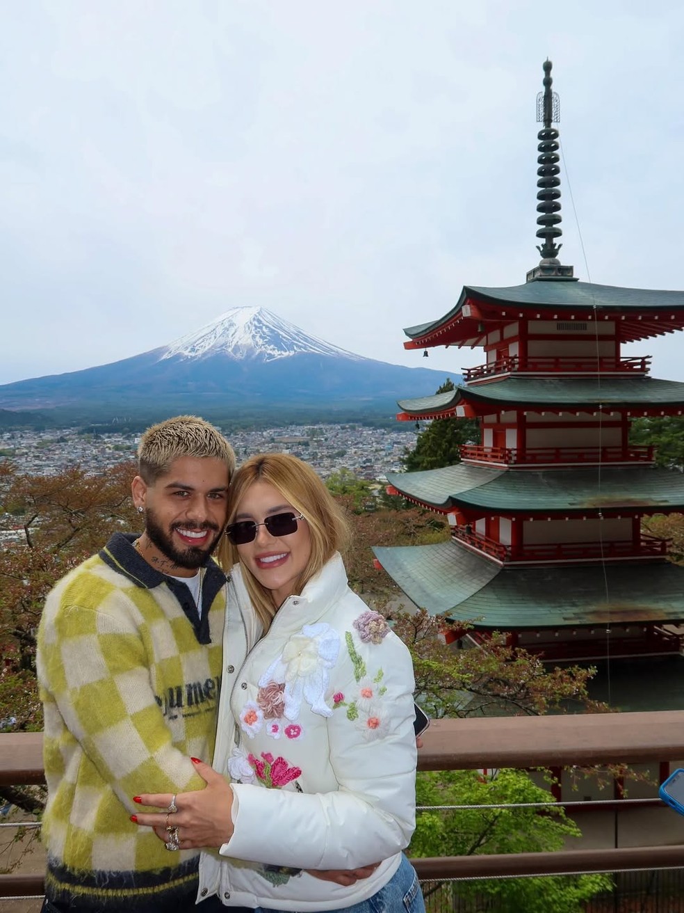 Virginia e Zé Felipe visitam o Monte Fuji — Foto: Reprodução/Instagram