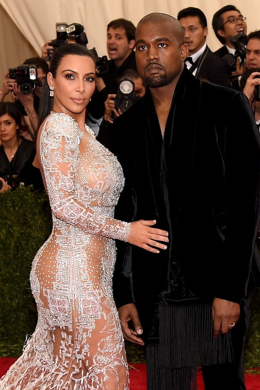 Kim Kardashian é traída por legging apertada demais, Celebridades