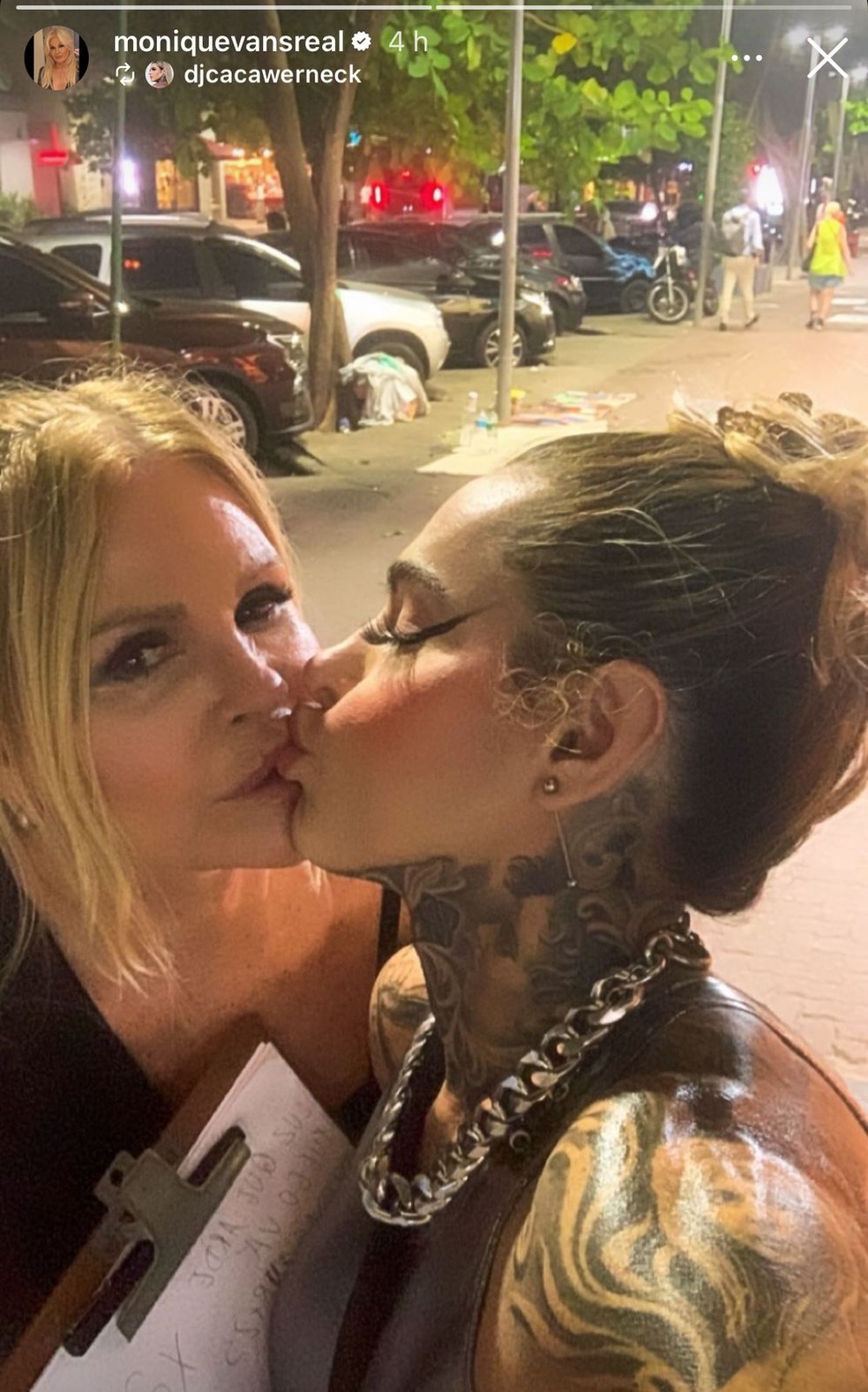 Monique Evans beija Cacá Werneck — Foto: Reprodução/Instagram