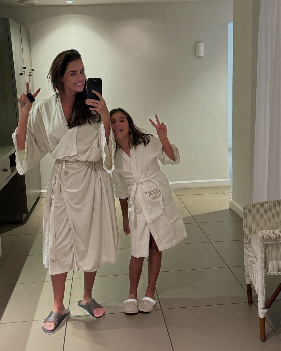 Deborah Secco e Maria Flor — Foto: Reprodução/Instagram