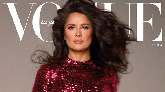Salma Hayek estrela capa da Vogue Arabia com entrevista para Penélope Cruz