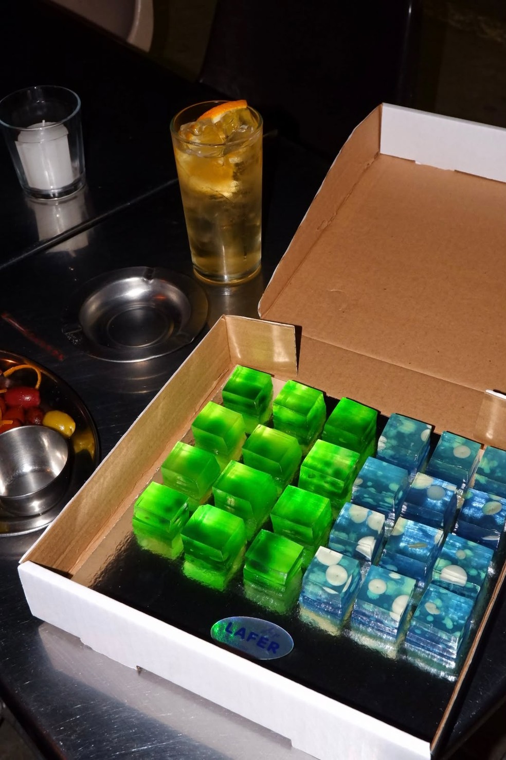 Verde e azul, limão e coco. As jellys de Caipirinha e Piña Colada — Foto: Divulgação