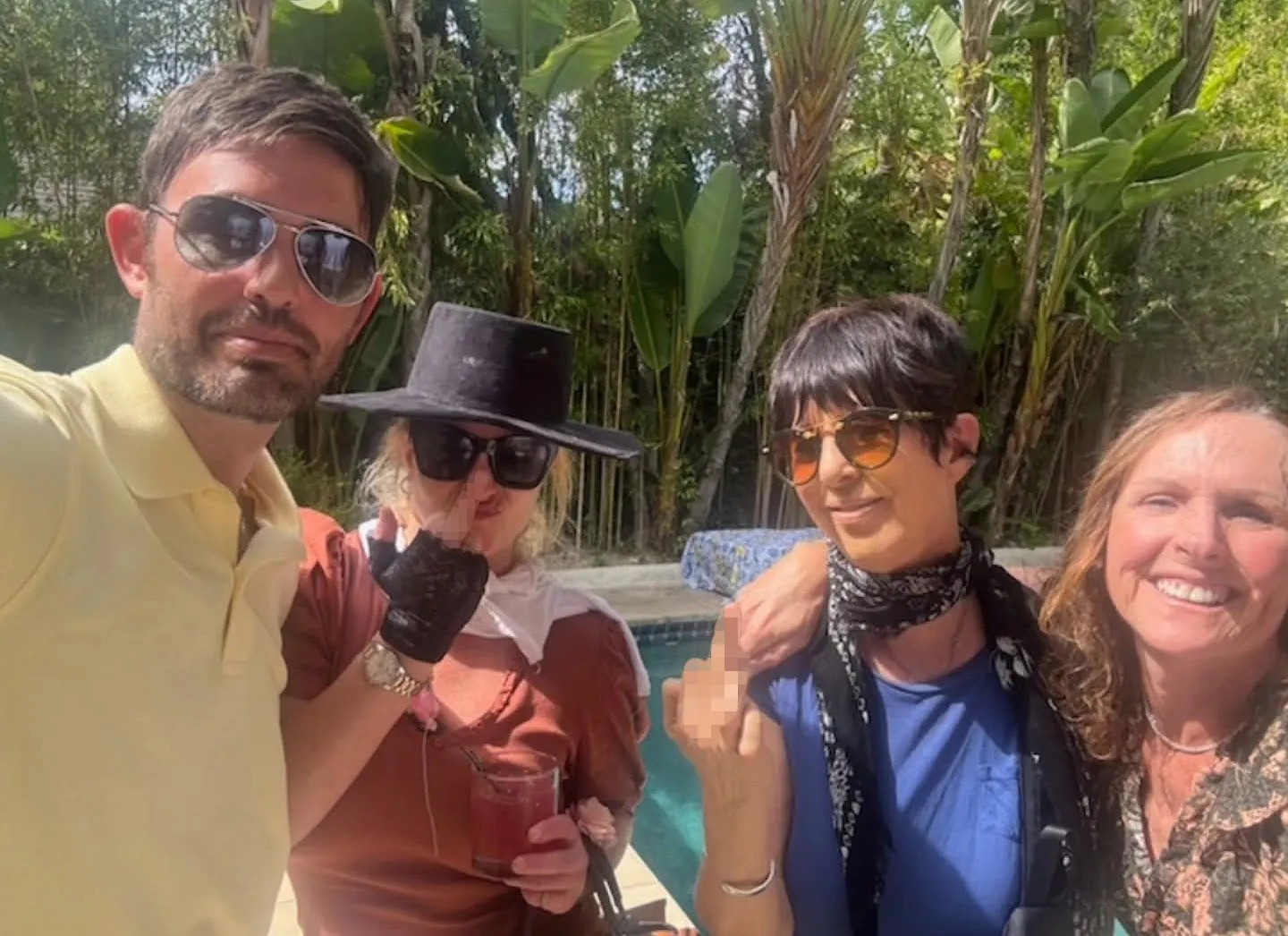 Britney Spears se diverte com Diane Warren e Molly Shannon em encontro entre amigas