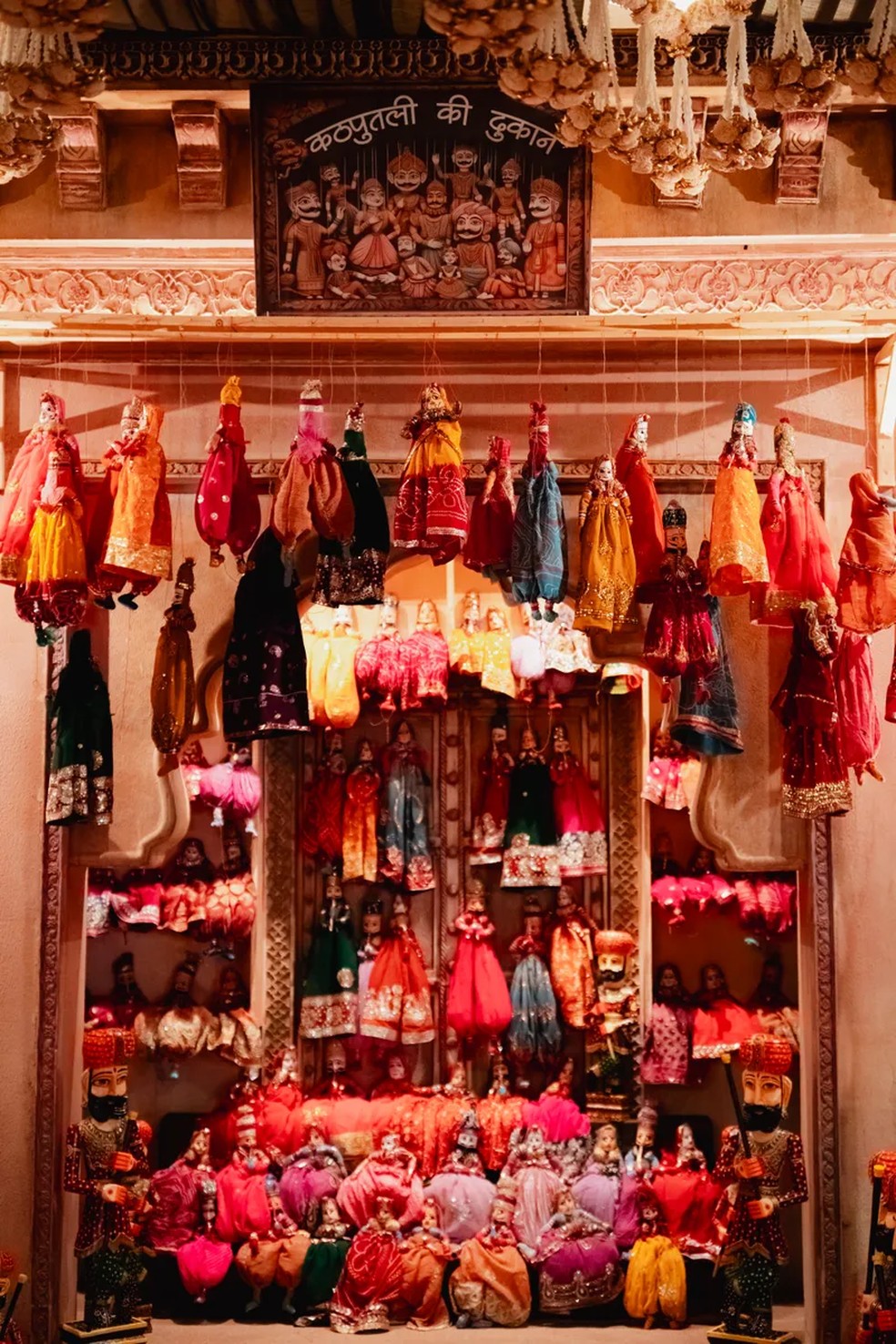 "O artesanato tradicional indiano proporcionou uma decoração colorida" — Foto: Joseph Rahdik