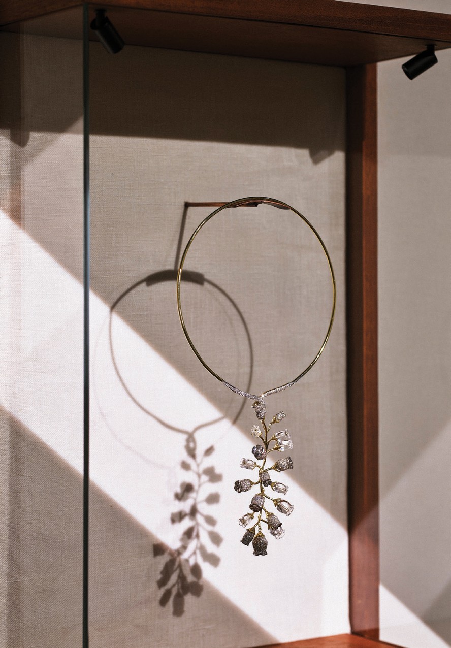 Colar Muguet, de ouro, cristal de rocha e diamantes