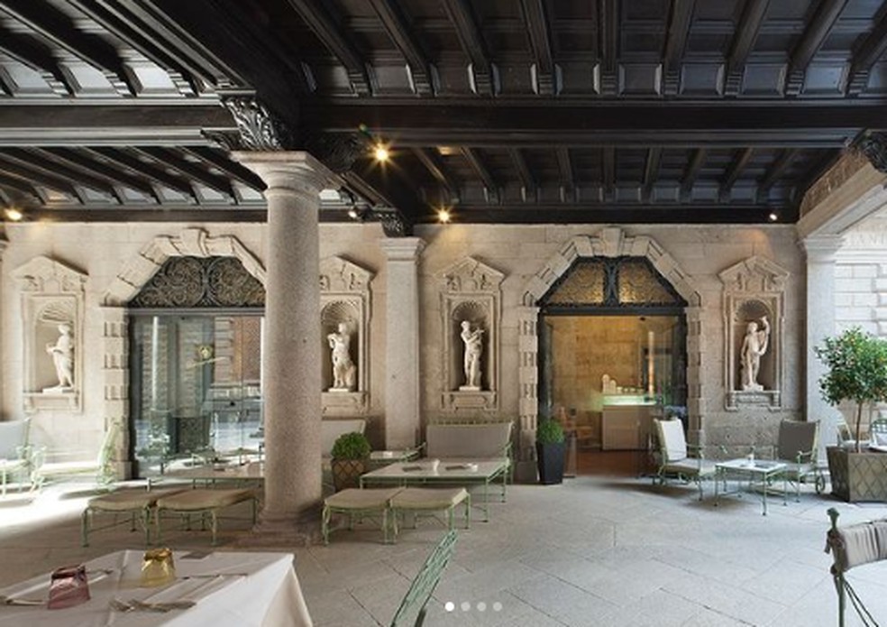 O prédio em estilo neorenascentista faz parte da história de Milão — Foto: Reprodução Instagram