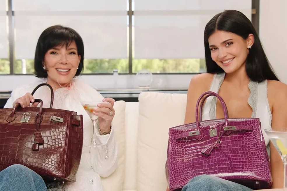 Kris Jenner é vítima de uma pegadinha da filha Kylie em novo vídeo no YouTube — Foto: Reprodução/YouTube