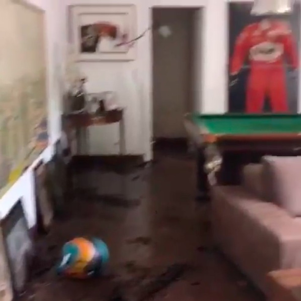 Otavio Mesquita tem casa invadida por enchente (Foto: Reprodução/Instagram) — Foto: Vogue