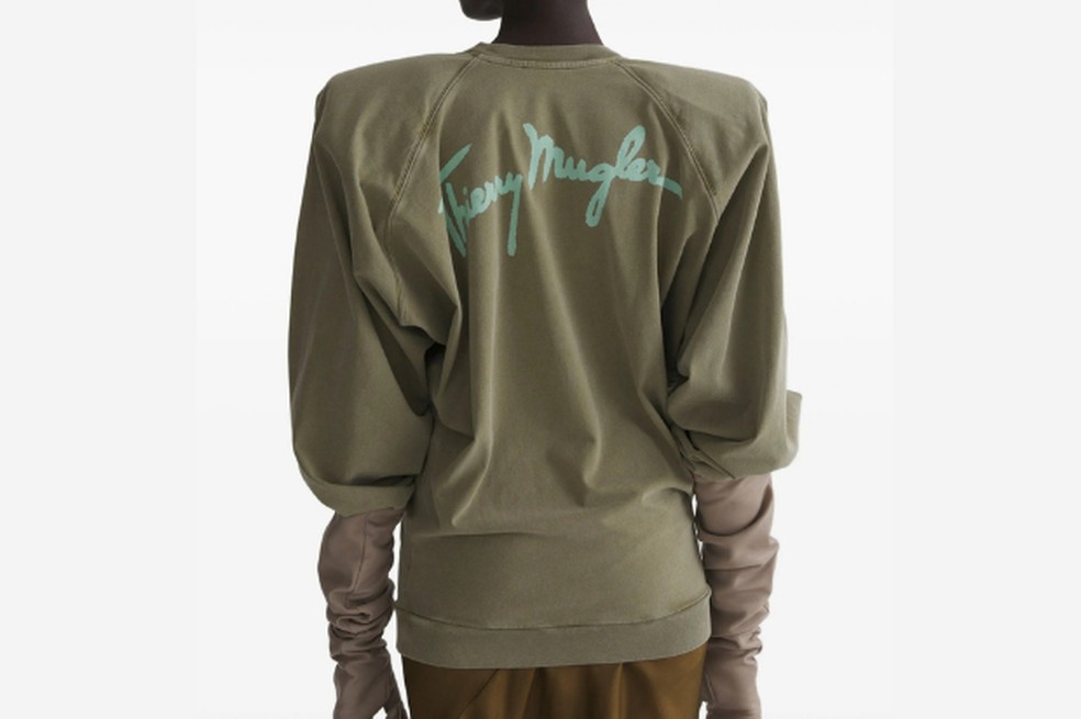 Camiseta mangas longas, da Mugler - Preço sugerido: R$ 5.123 — Foto: Reprodução