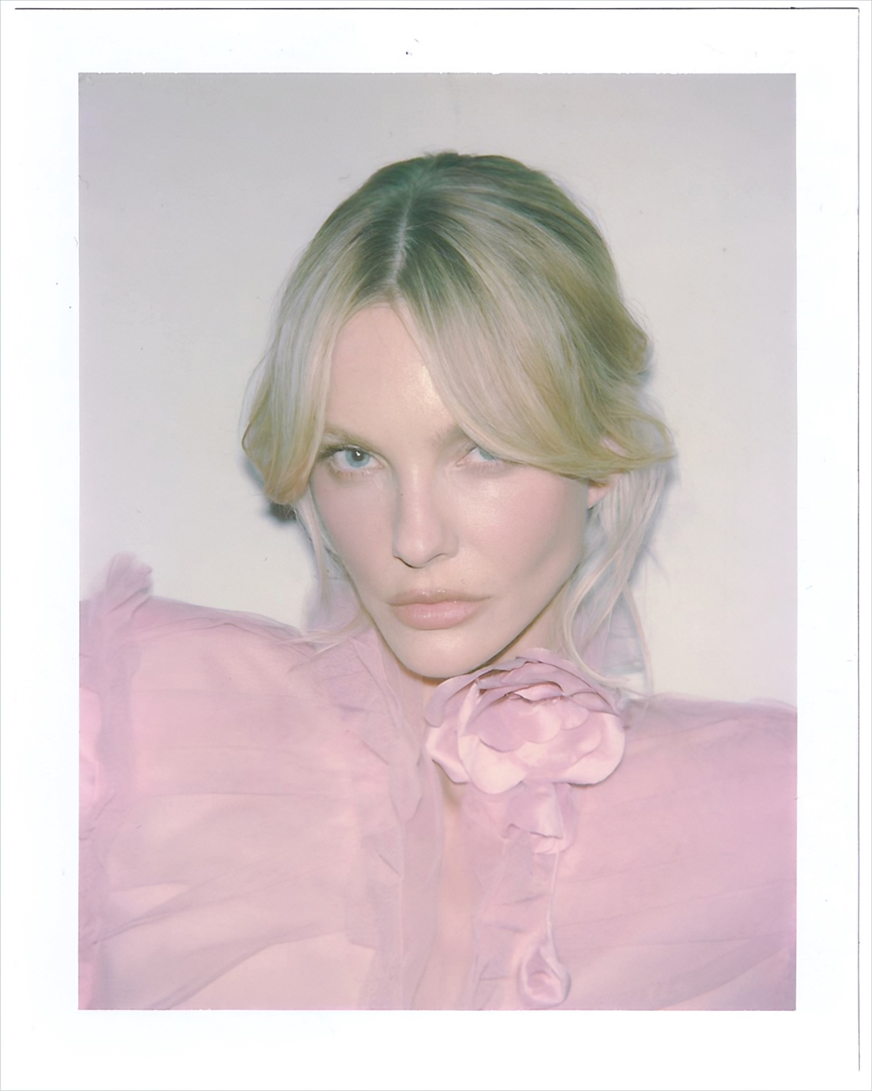 Carol Trentini abre pré-estreia de “O Diabo Veste Prada 2” no Brasil