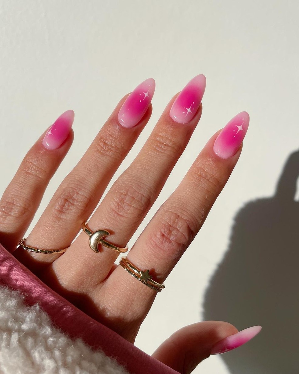 Aprenda a fazer as blush nails — Foto: Instagram @phoebesummernails