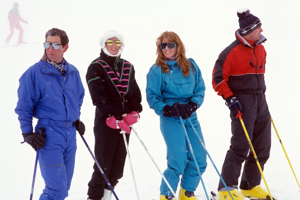 Príncipe Charles, Princesa Diana, Sarah Ferguson e Príncipe Andrew em férias de esqui em Klosters, Suíça, em fevereiro de 1987 — Foto: Divulgação
